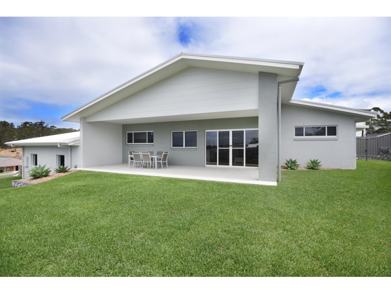 8 Neptune Close, Safety Beach NSW 2456