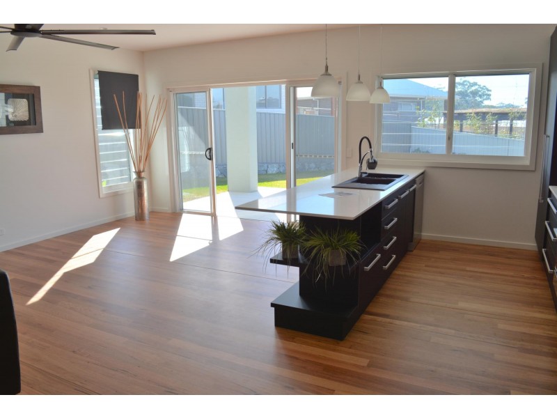 8 Neptune Close, Safety Beach NSW 2456