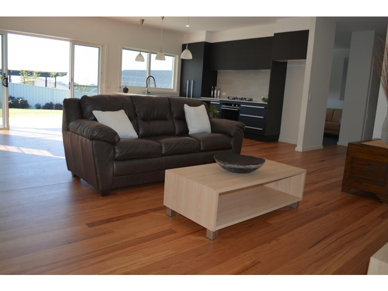 8 Neptune Close, Safety Beach NSW 2456