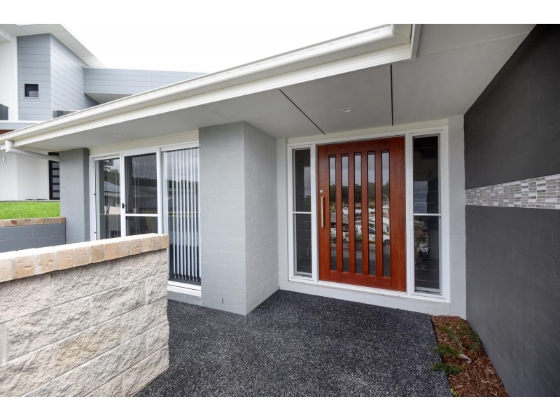 8 Neptune Close, Safety Beach NSW 2456