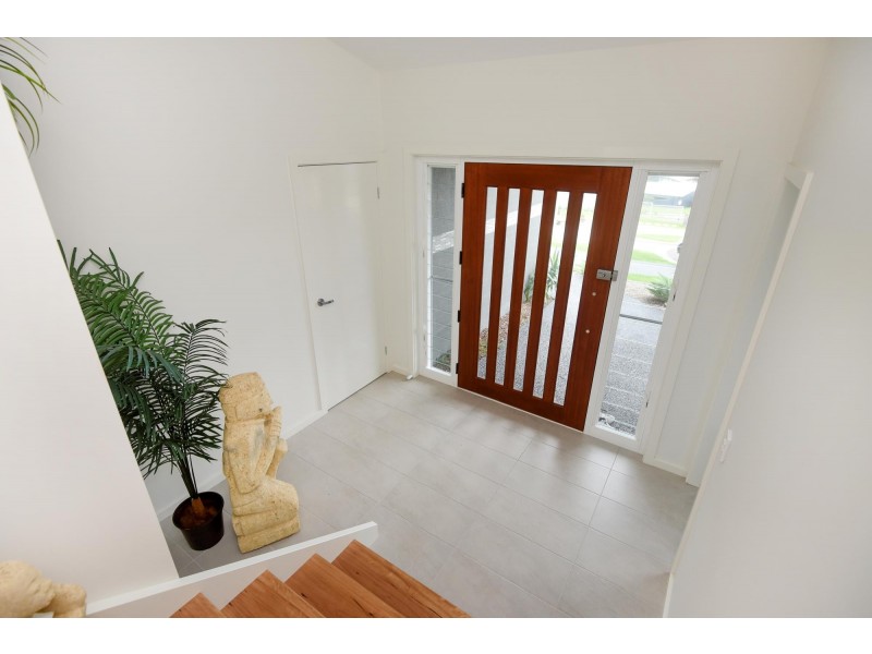 8 Neptune Close, Safety Beach NSW 2456
