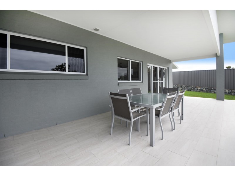 8 Neptune Close, Safety Beach NSW 2456