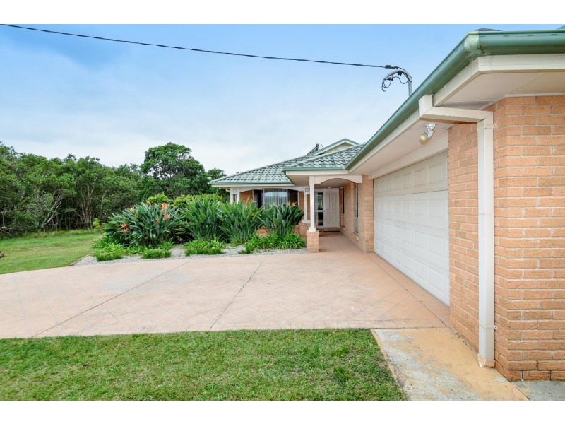 60 Arrawarra Road, Arrawarra Headland NSW 2456
