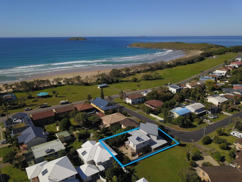 8 Blue Gum Avenue, Sandy Beach NSW 2456
