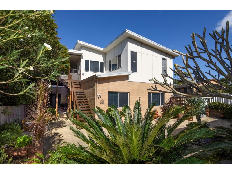 8 Blue Gum Avenue, Sandy Beach NSW 2456