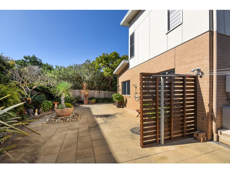 8 Blue Gum Avenue, Sandy Beach NSW 2456