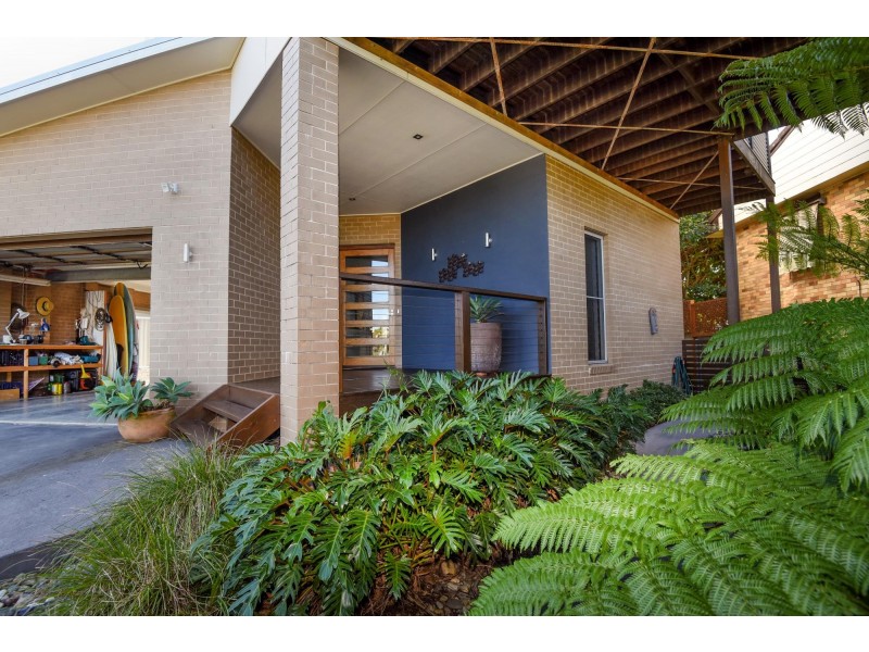 8 Blue Gum Avenue, Sandy Beach NSW 2456