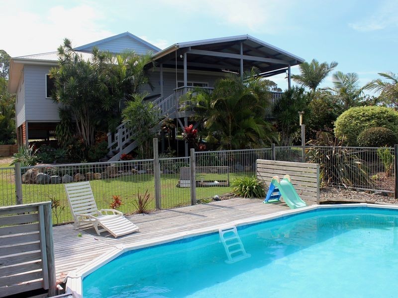 2 Azure Avenue, Emerald Beach NSW 2456