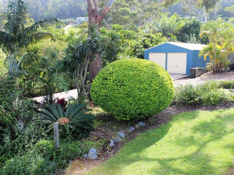 2 Azure Avenue, Emerald Beach NSW 2456