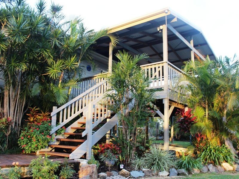2 Azure Avenue, Emerald Beach NSW 2456