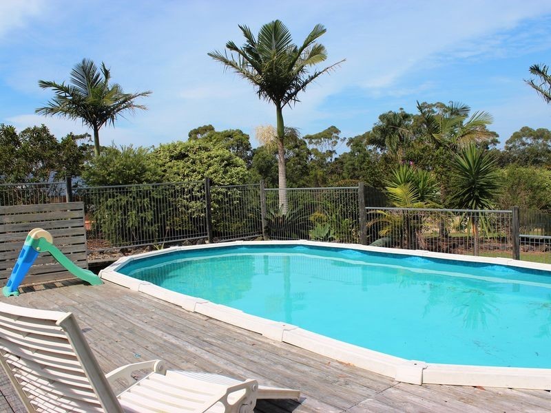 2 Azure Avenue, Emerald Beach NSW 2456