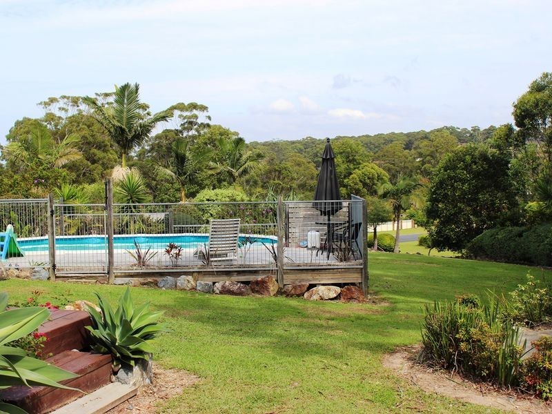 2 Azure Avenue, Emerald Beach NSW 2456