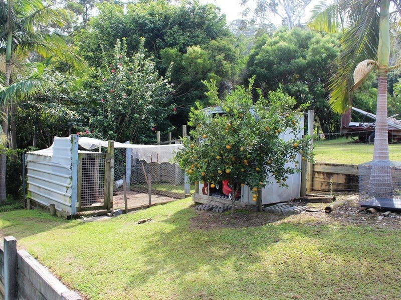 2 Azure Avenue, Emerald Beach NSW 2456