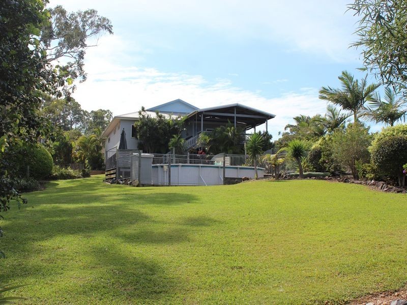 2 Azure Avenue, Emerald Beach NSW 2456