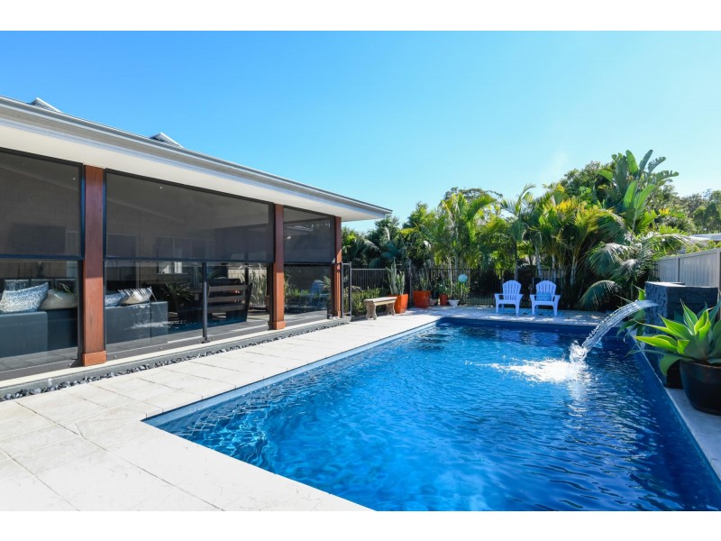 2 Admiralty Drive, Safety Beach NSW 2456