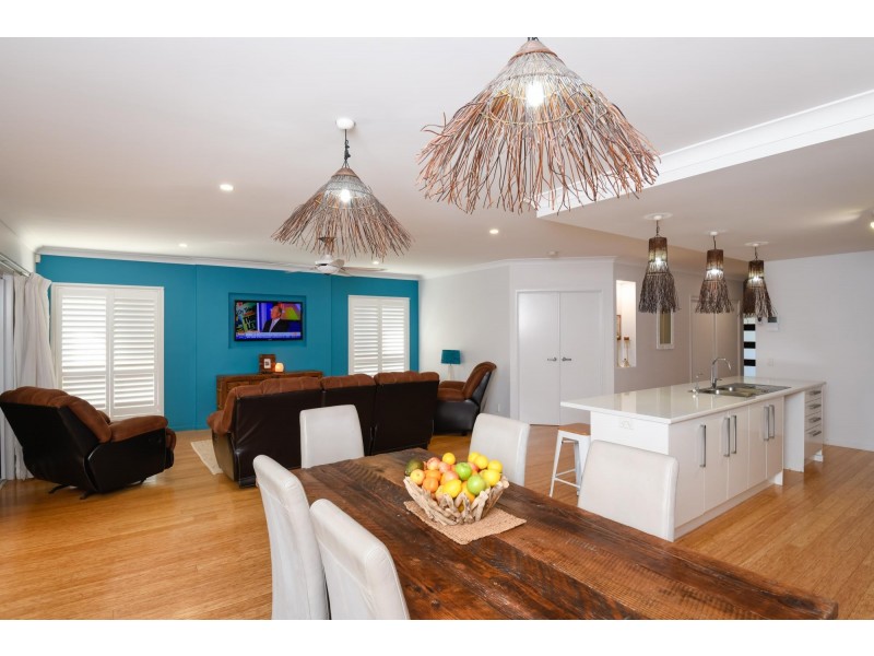 2 Admiralty Drive, Safety Beach NSW 2456