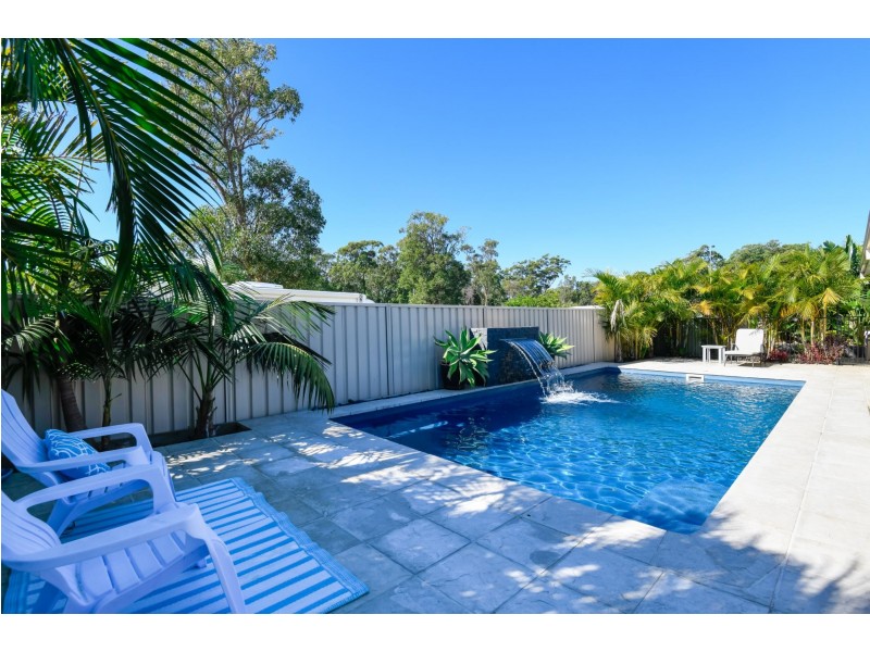 2 Admiralty Drive, Safety Beach NSW 2456