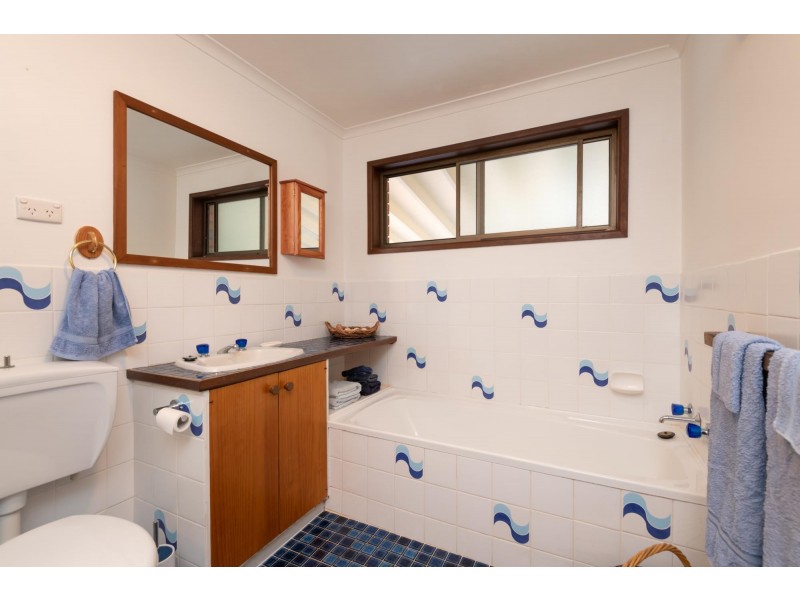 40 Skinner Close, Emerald Beach NSW 2456