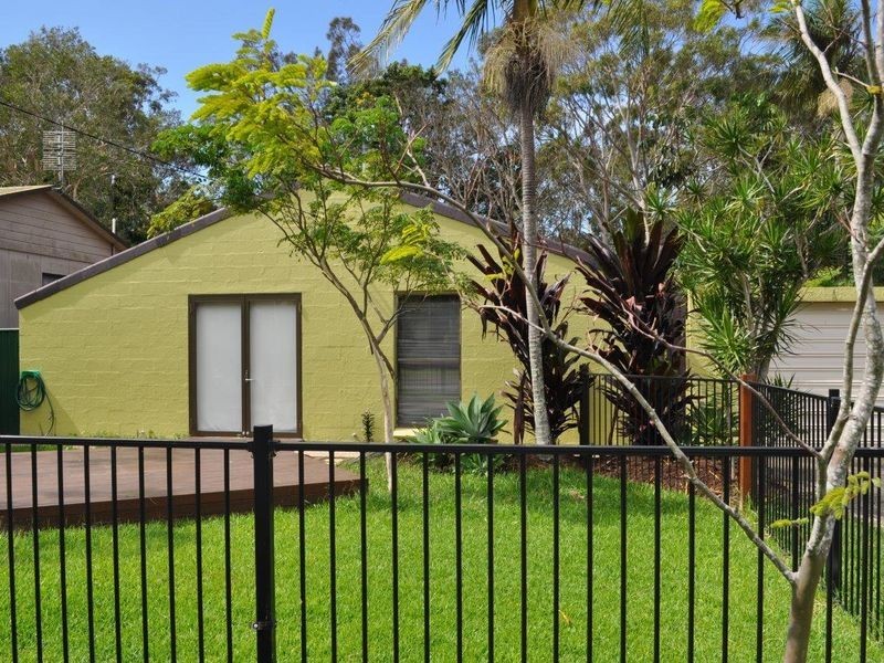 17 Beacon Crescent, Emerald Beach NSW 2456