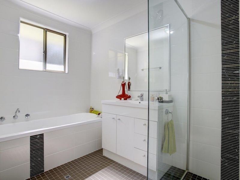 17 Beacon Crescent, Emerald Beach NSW 2456