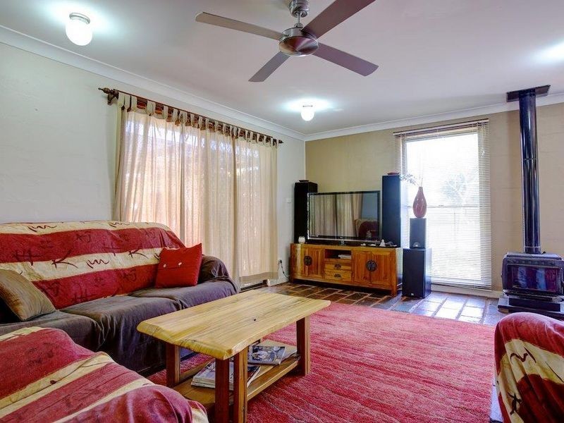 17 Beacon Crescent, Emerald Beach NSW 2456