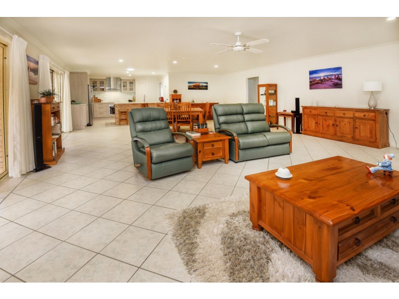 10 Ocean Links Close, Safety Beach NSW 2456