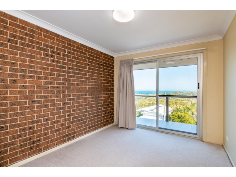 1/8 Lighthouse Crescent, Emerald Beach NSW 2456