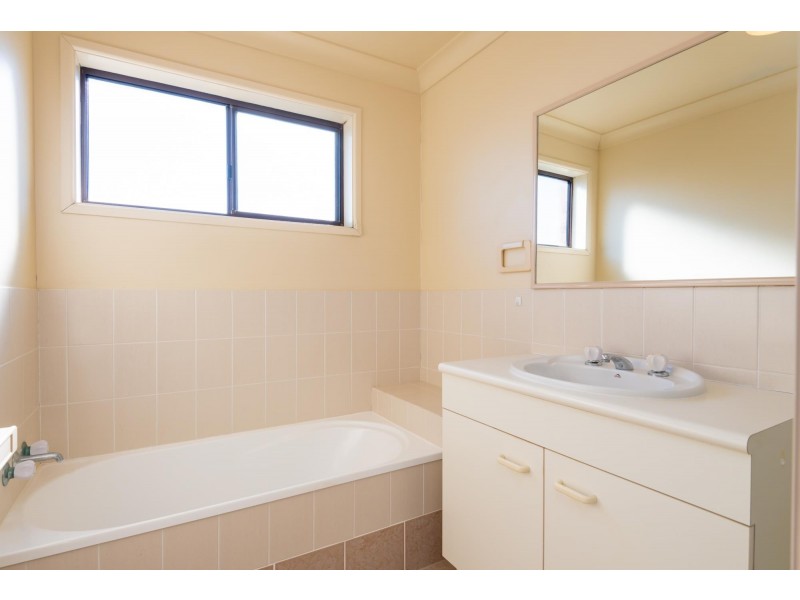 1/8 Lighthouse Crescent, Emerald Beach NSW 2456