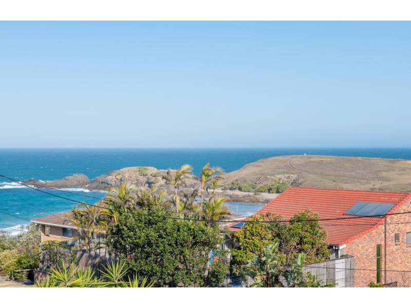 1/8 Lighthouse Crescent, Emerald Beach NSW 2456