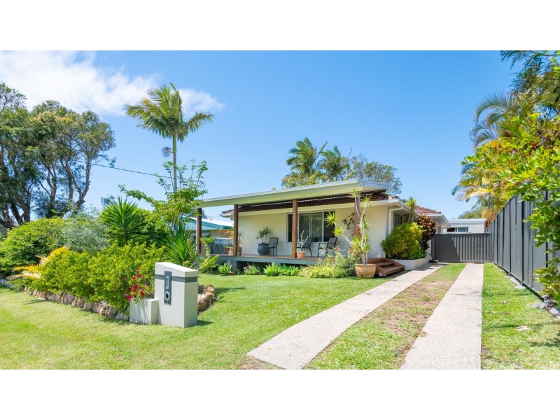 10 Fisherman Drive, Emerald Beach NSW 2456