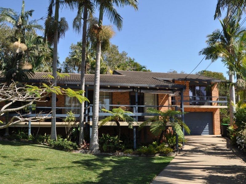 14 Ocean View Crescent, Emerald Beach NSW 2456
