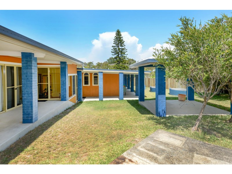 18 Martin Place, Red Rock NSW 2456