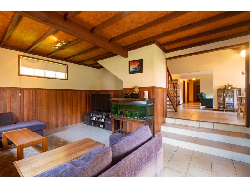 13 Dammerel Crescent, Emerald Beach NSW 2456