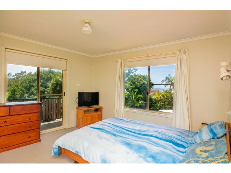 13 Dammerel Crescent, Emerald Beach NSW 2456