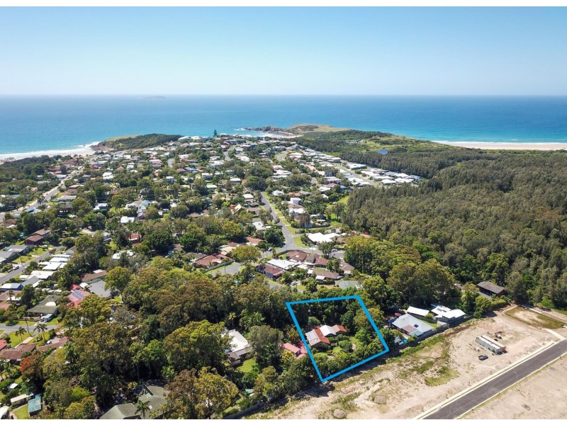 8 Bream Close, Emerald Beach NSW 2456