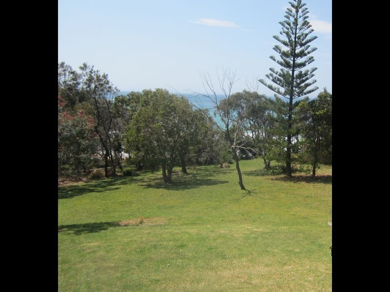 8 Ocean Street, Safety Beach NSW 2456