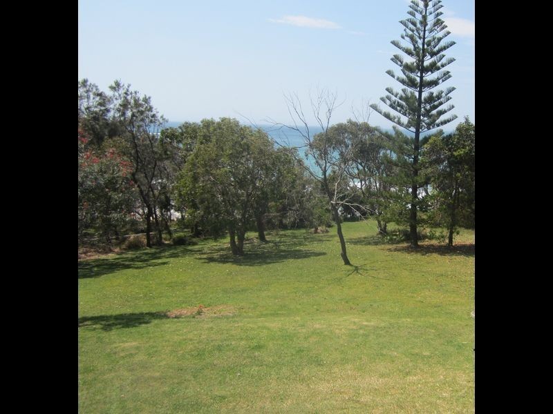 8 Ocean Street, Safety Beach NSW 2456