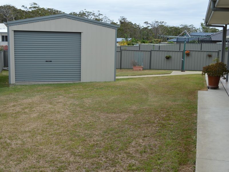 4 Reef Cove, Safety Beach NSW 2456