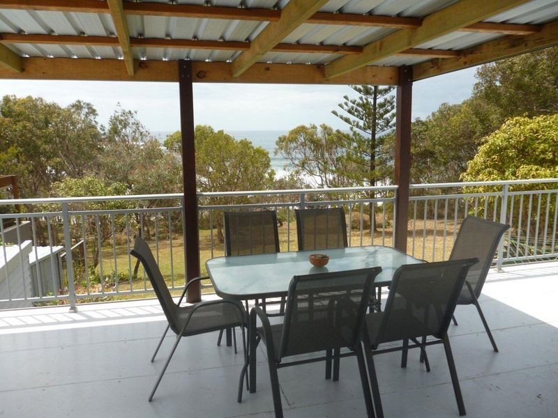 8 Ocean Drive, Safety Beach NSW 2456