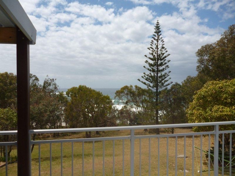 8 Ocean Drive, Safety Beach NSW 2456