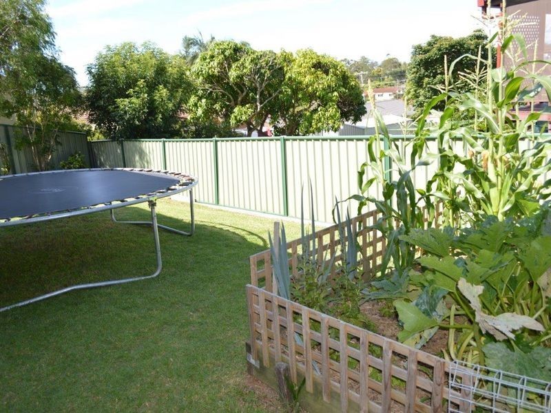 33 Barnes Street, Woolgoolga NSW 2456