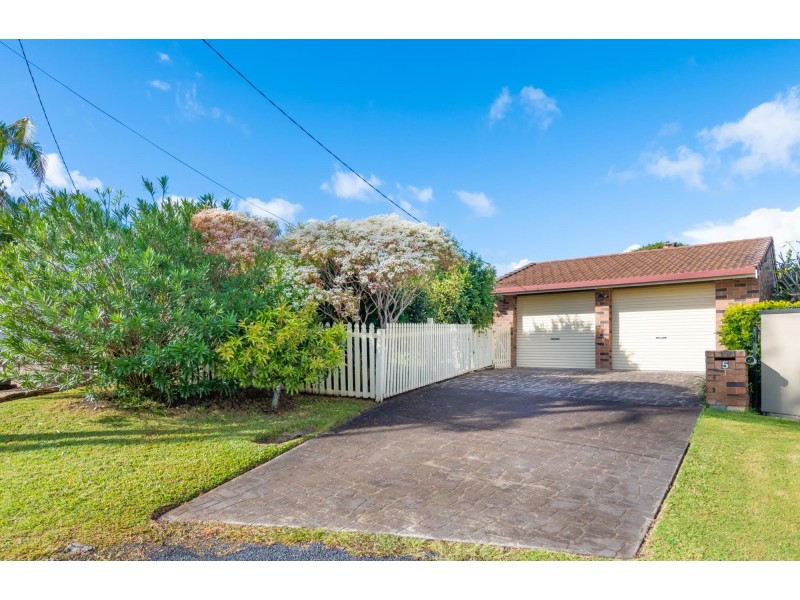 5 Spruce Place, Sandy Beach NSW 2456