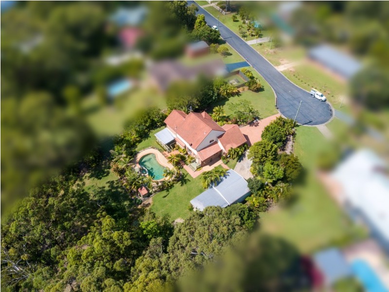 10 Pont Close, Emerald Beach NSW 2456
