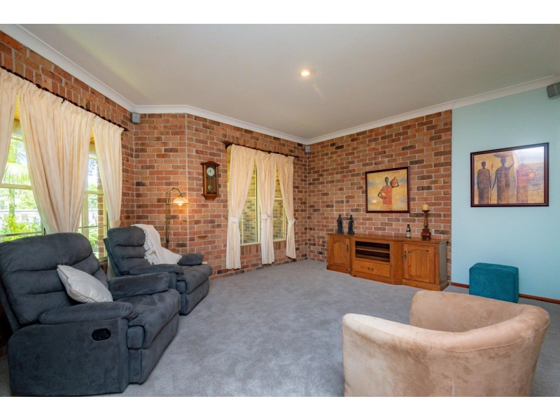 10 Pont Close, Emerald Beach NSW 2456