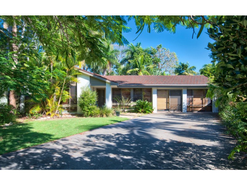 8 Beacon Crescent, Emerald Beach NSW 2456