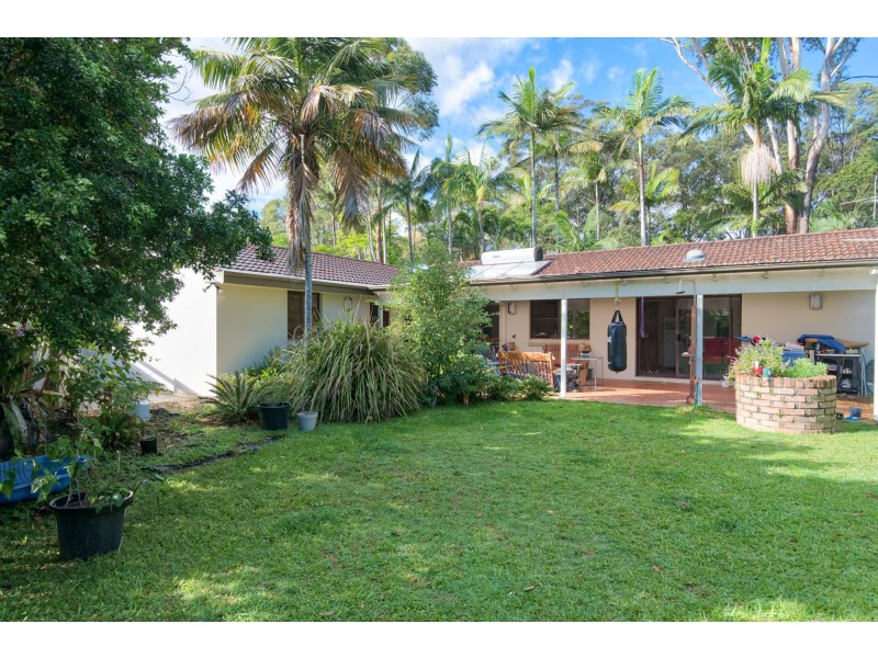 8 Beacon Crescent, Emerald Beach NSW 2456