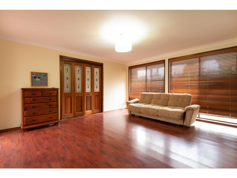 8 Beacon Crescent, Emerald Beach NSW 2456
