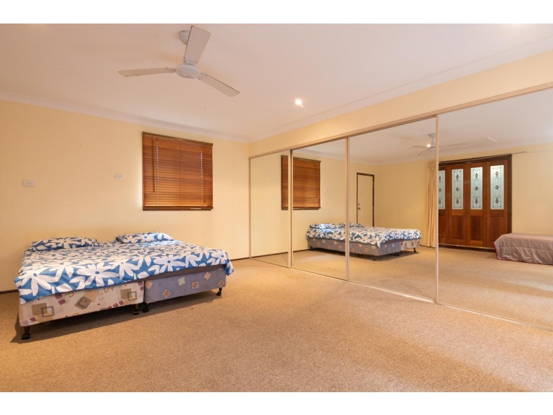 8 Beacon Crescent, Emerald Beach NSW 2456