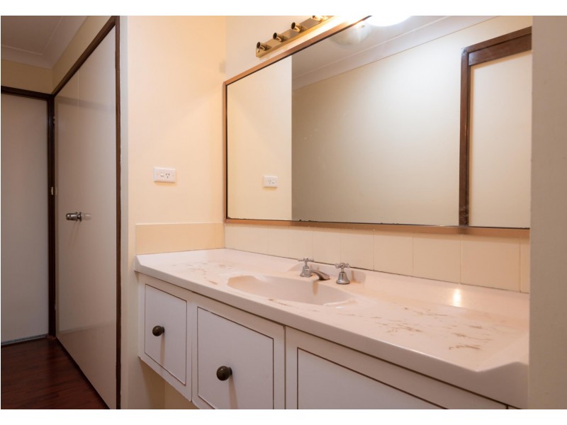 8 Beacon Crescent, Emerald Beach NSW 2456