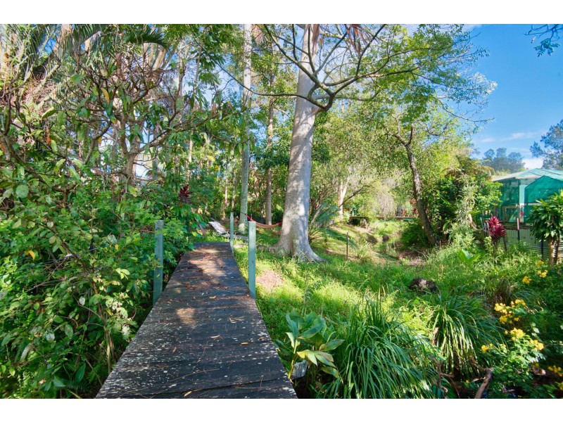 8 Beacon Crescent, Emerald Beach NSW 2456